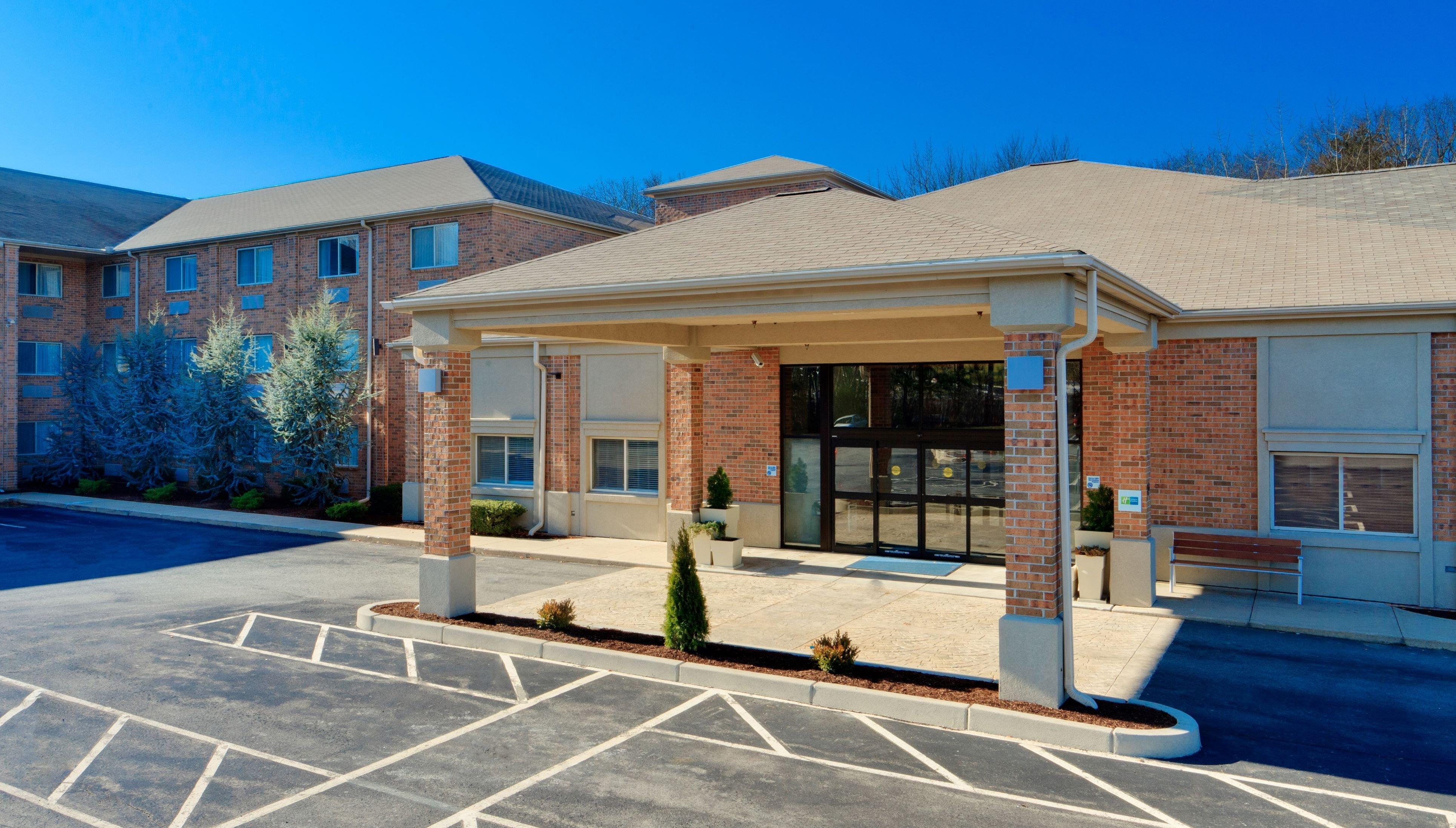 Holiday Inn Express & Suites Smithfield - Providence By Ihg Экстерьер фото